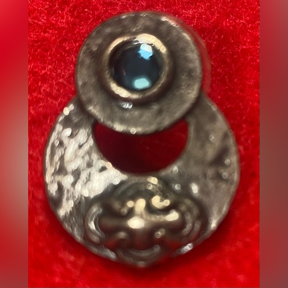 Earrings Pewter Tone w/Blue Stone Pierced New Hammered Finish Vintage - Picture 3 of 4